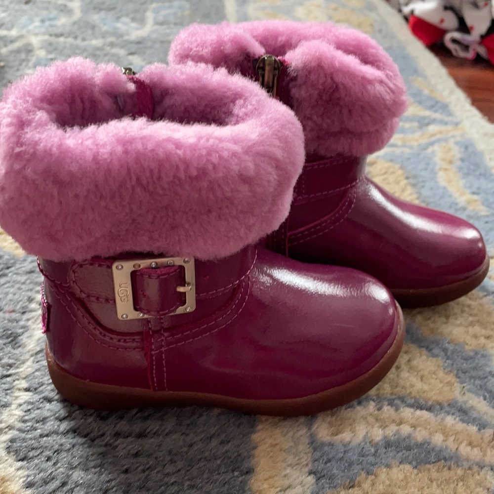Ugg toddler size 6 boots